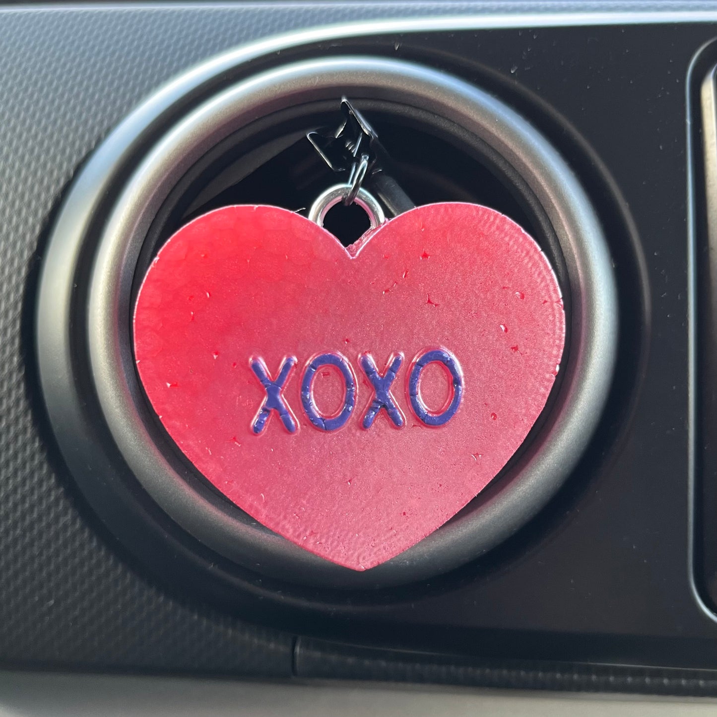 Pink XOXO heart vent clip